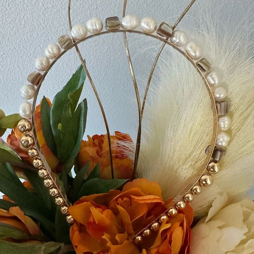 Elegance Gold Tone Headband With Imitation Pearls. - Picture 8 of 9